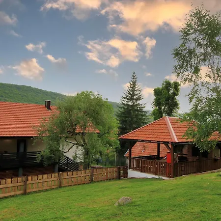 Holiday House Green Oasis Otocac Exterior photo