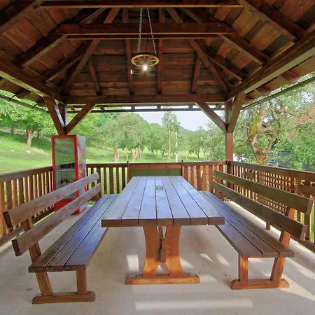 Holiday House Green Oasis Otocac Exterior photo